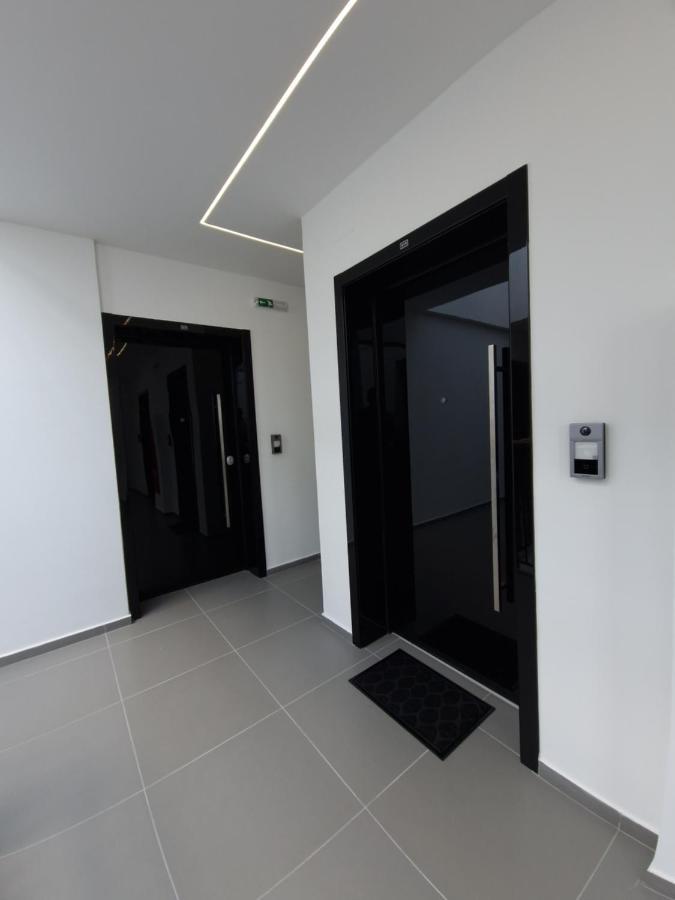 Smart Loft Apartment Тузла Екстер'єр фото